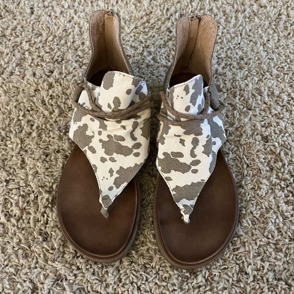 NEW Very G sandals